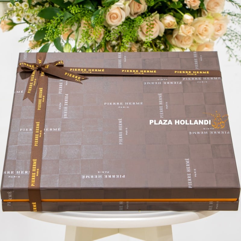 5.1 (5) flower bouquet with chocolate box close up