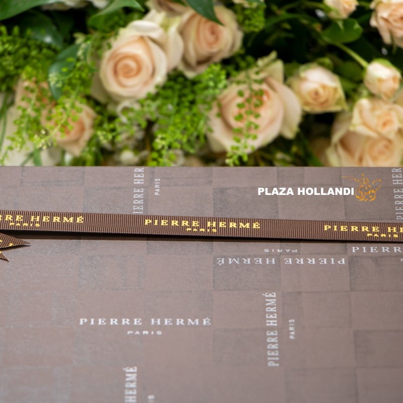 5.2 (3) flower bouquet with chocolate box close up