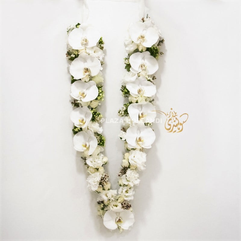 G1a White Graduation garland