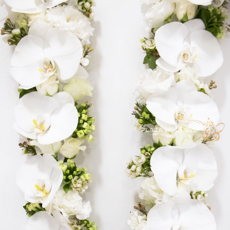 G2b close up of phalaenopsis orchids and flowers