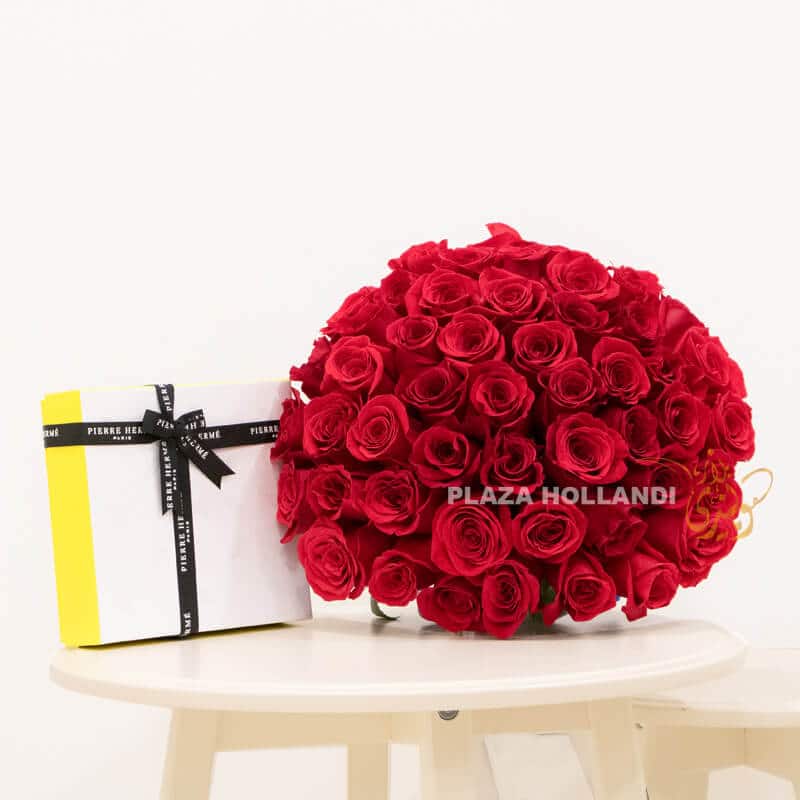 CF03 Red roses with Macarons