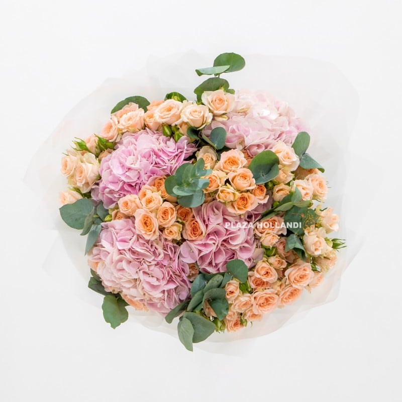 1 bouquet of flowers of pink hydrangea, peach spray roses and eucalyptus