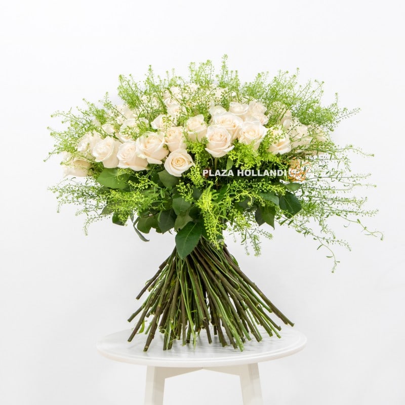 1.2 1000 cream roses in a bouquet