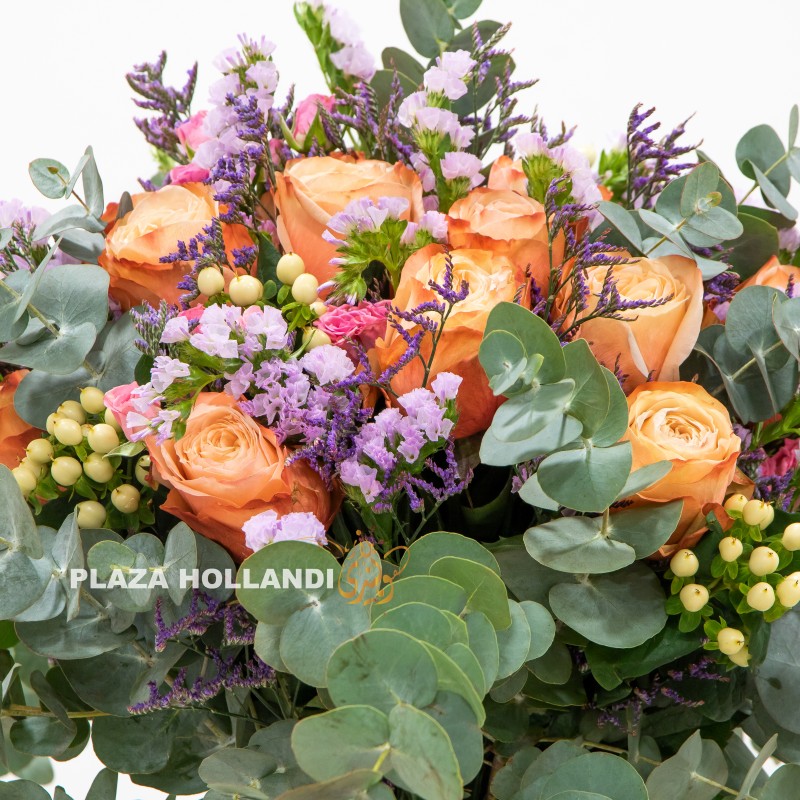 1.2 L Close up of flower bouquet