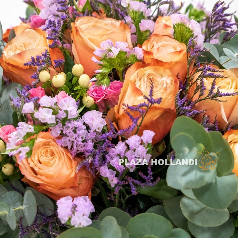 1.3 L Close up of flower bouquet