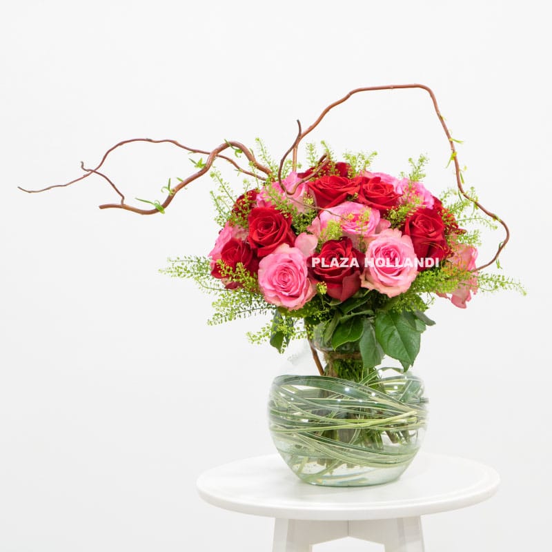 4 Mixed red & pink flower bouquet in a vase