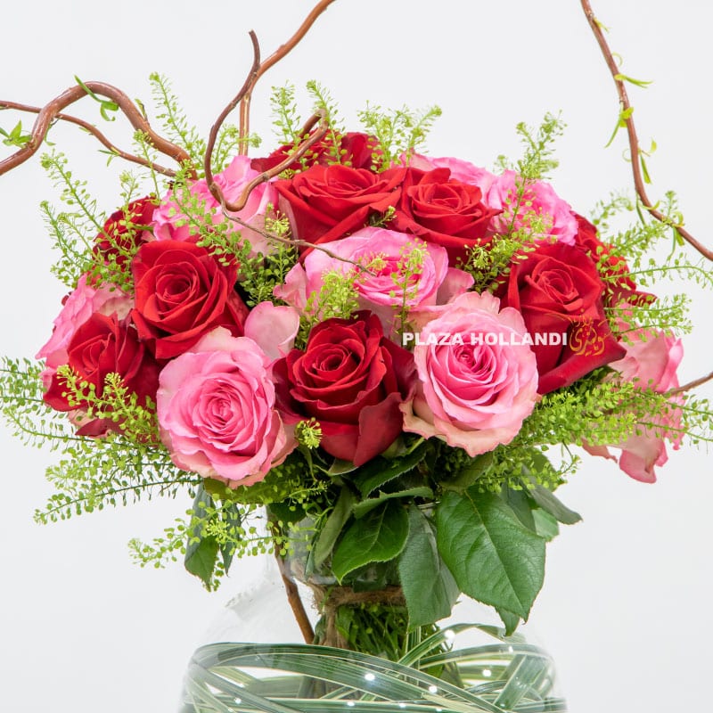 4.2 Mixed red & pink bouquet in a vase