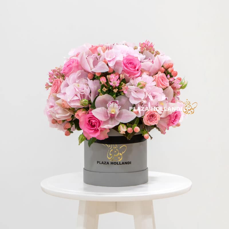 2 Plaza Hollandi hat box with flowers