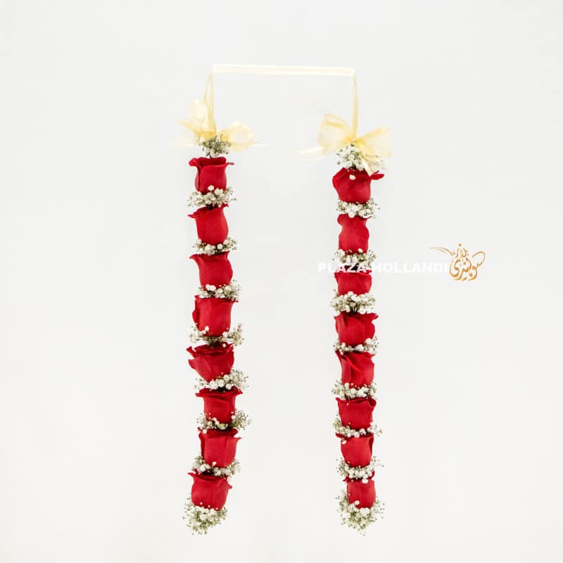 4 Open red graduation garland