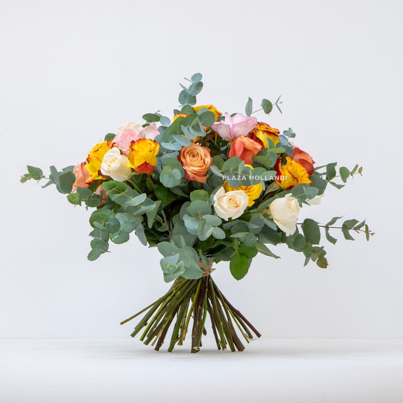 4 (1) mixed rose bouquet